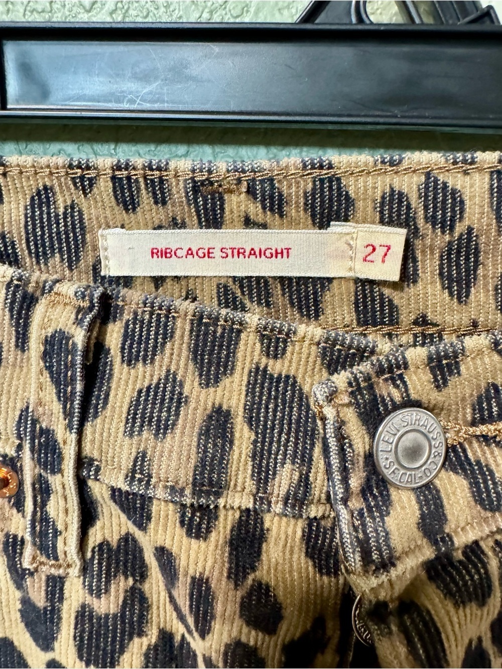 Levi's Straight Leg Leopard Print Pants in Tan and Black 27 - Picture 2 of 6